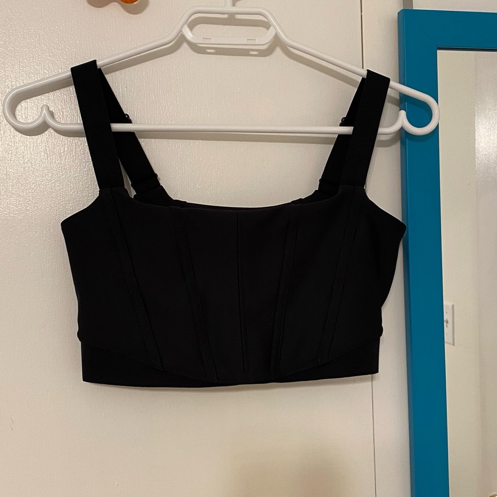 ALO YOGA Black Crop Top - Picture 2 of 3